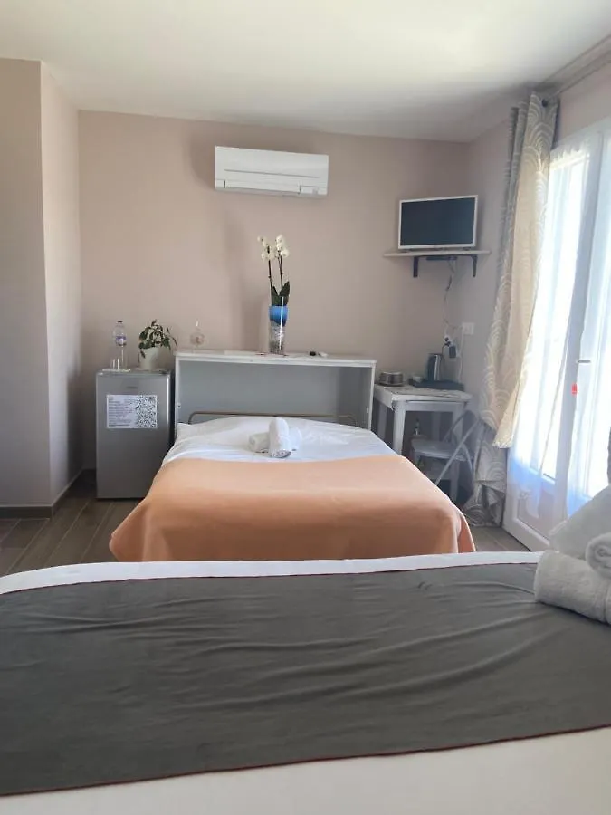 Esprit Etape Bed & Breakfast Saint-Barthelemy-de-Vals 0*,